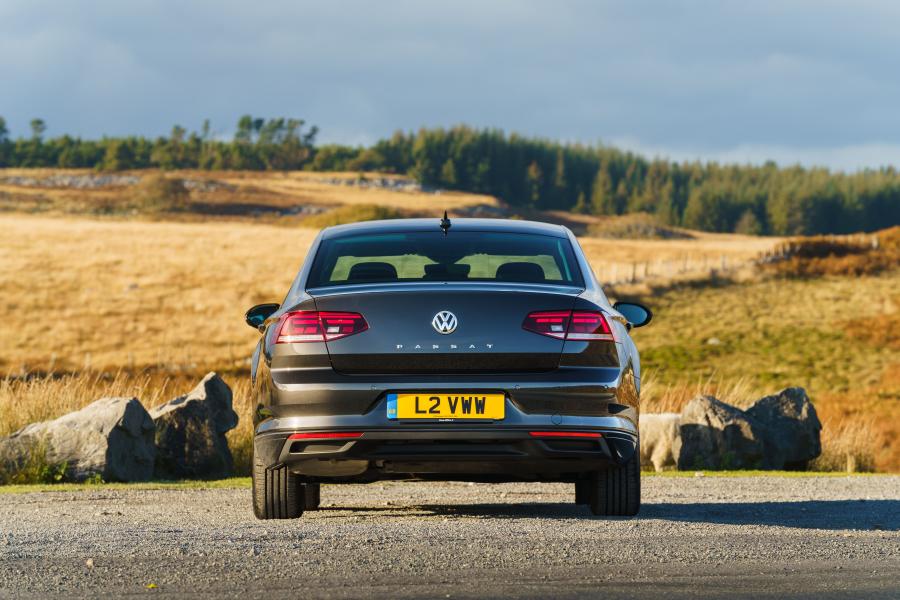  Volkswagen Passat SEL (B8) 2019 года  (UK) (фото 6 из 24)
